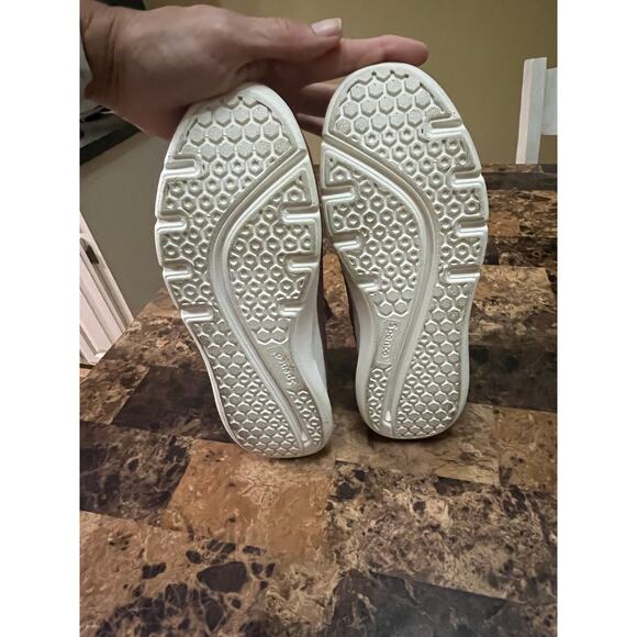 Spenco Women's Paddock Ankle Boot in burgundy neoprene - Picture 8 of 8